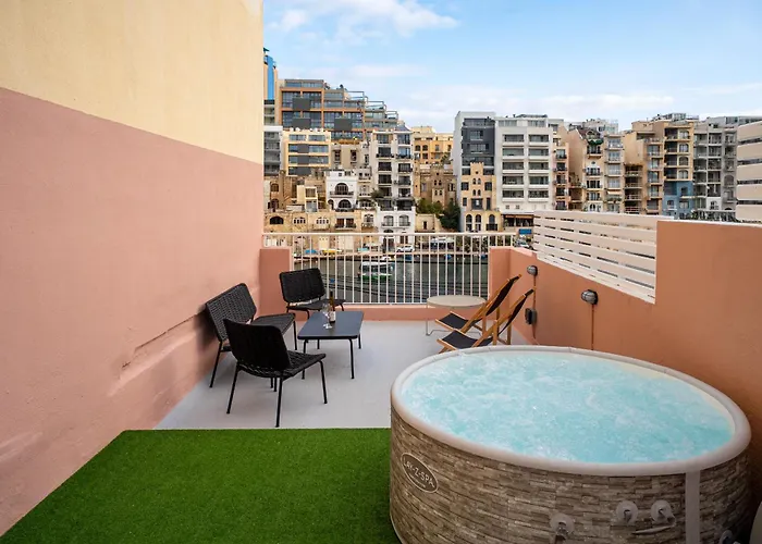 Sumptuous 2 Bedrooms Townhouse With Large Roof Top Terrace, Hot Tub & Sea View Gostj-2